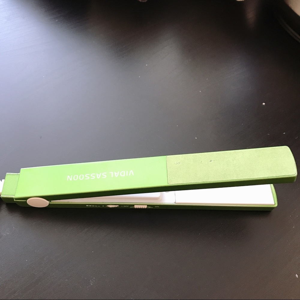Vidal Sassoon Flat Iron - Picture 1 of 5